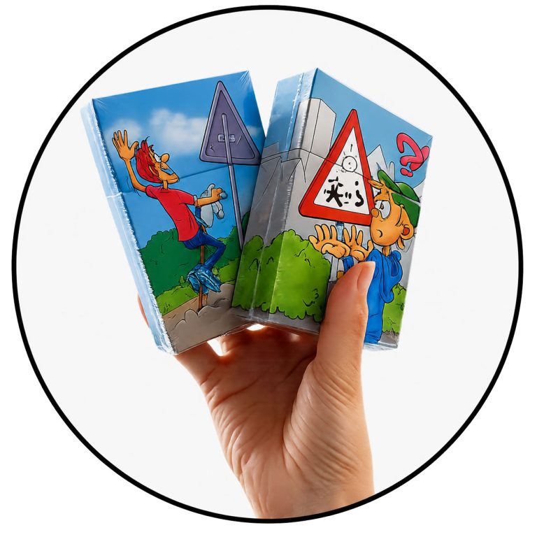 Hand met beeldkaarten voor beeldcommunicatie als hulpmiddel bij coaching, begeleiding en gesprekken.